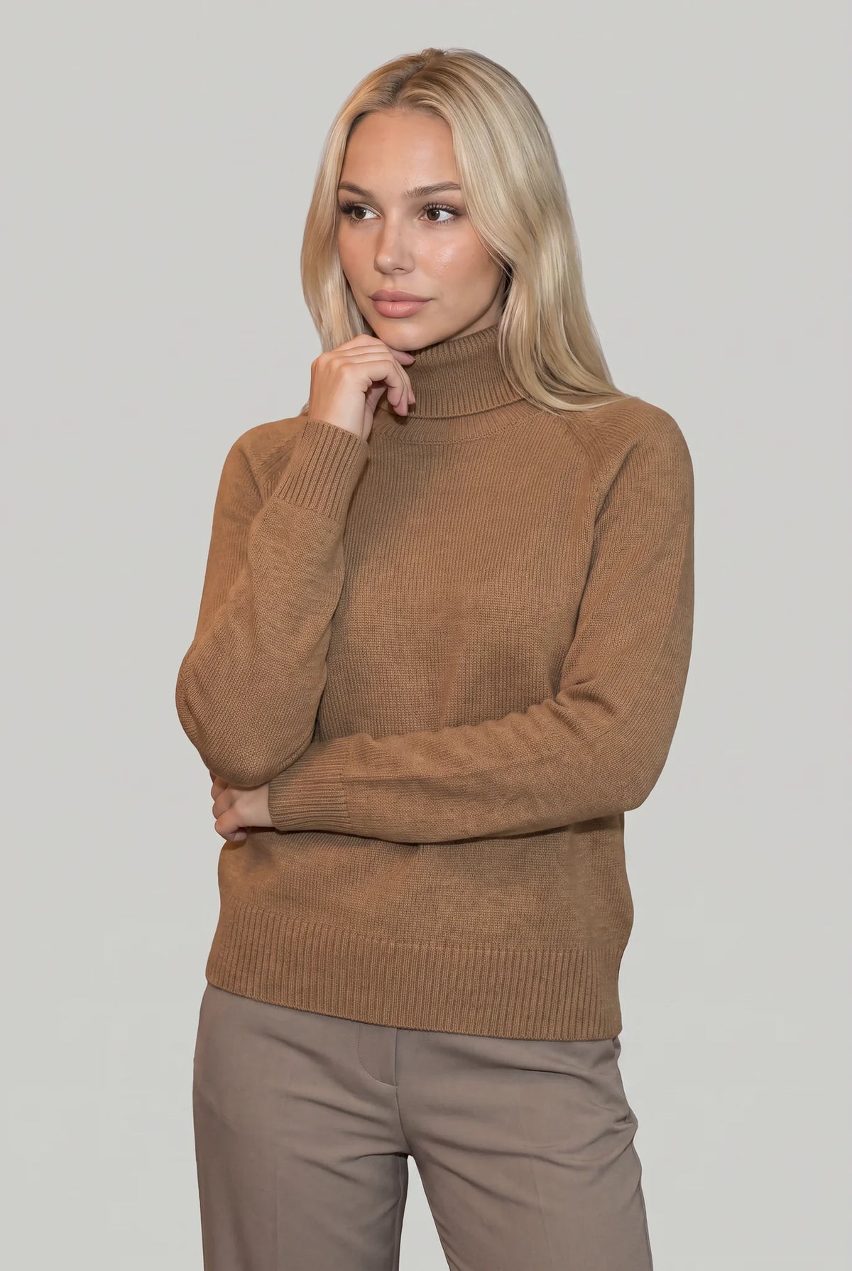 Relaxed Roll Neck Jumper – Camel