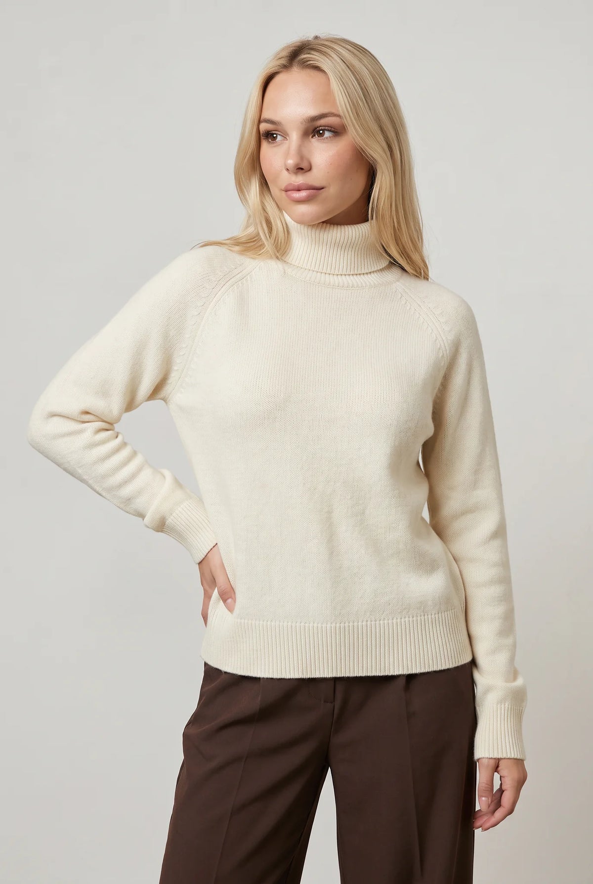 Relaxed Roll Neck Jumper – White
