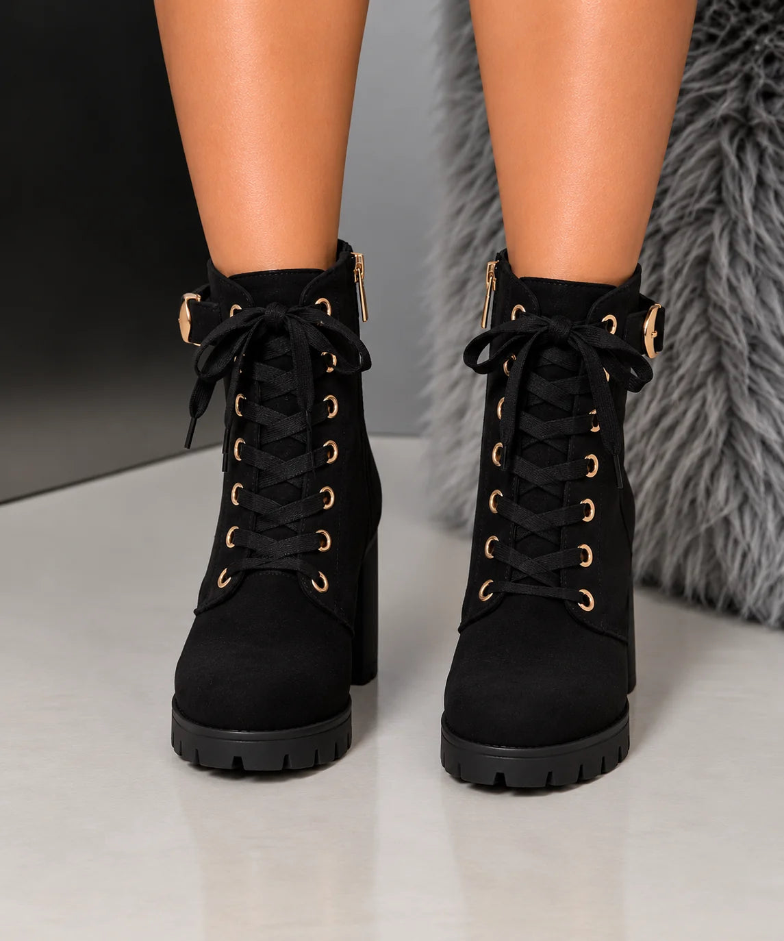 Botines con cordones y tacón ancho