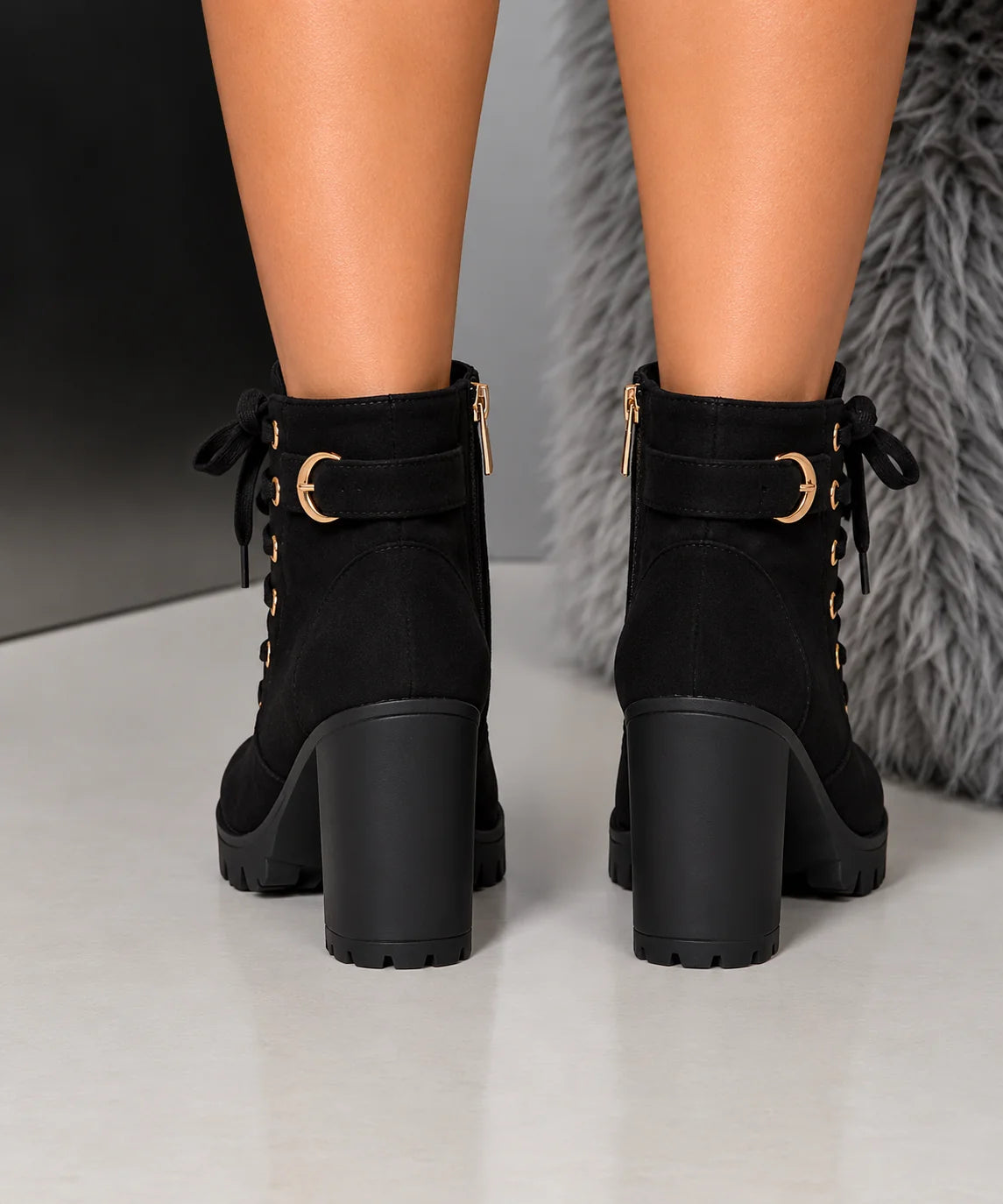Botines con cordones y tacón ancho