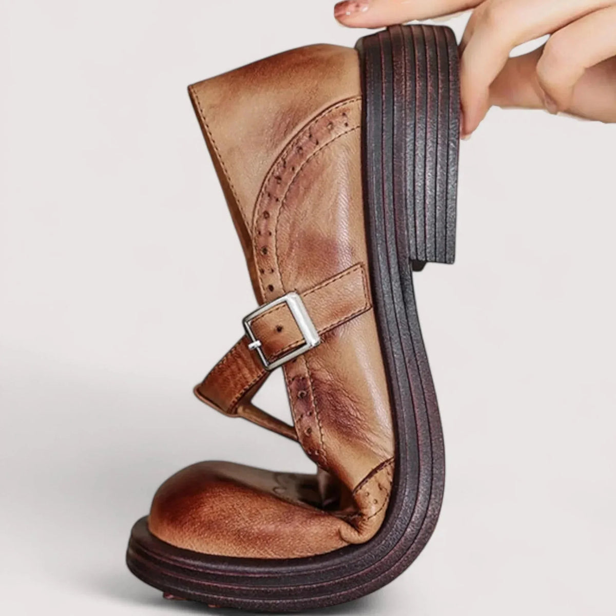 Zapatos Mary Jane con tira en T estilo brogue
