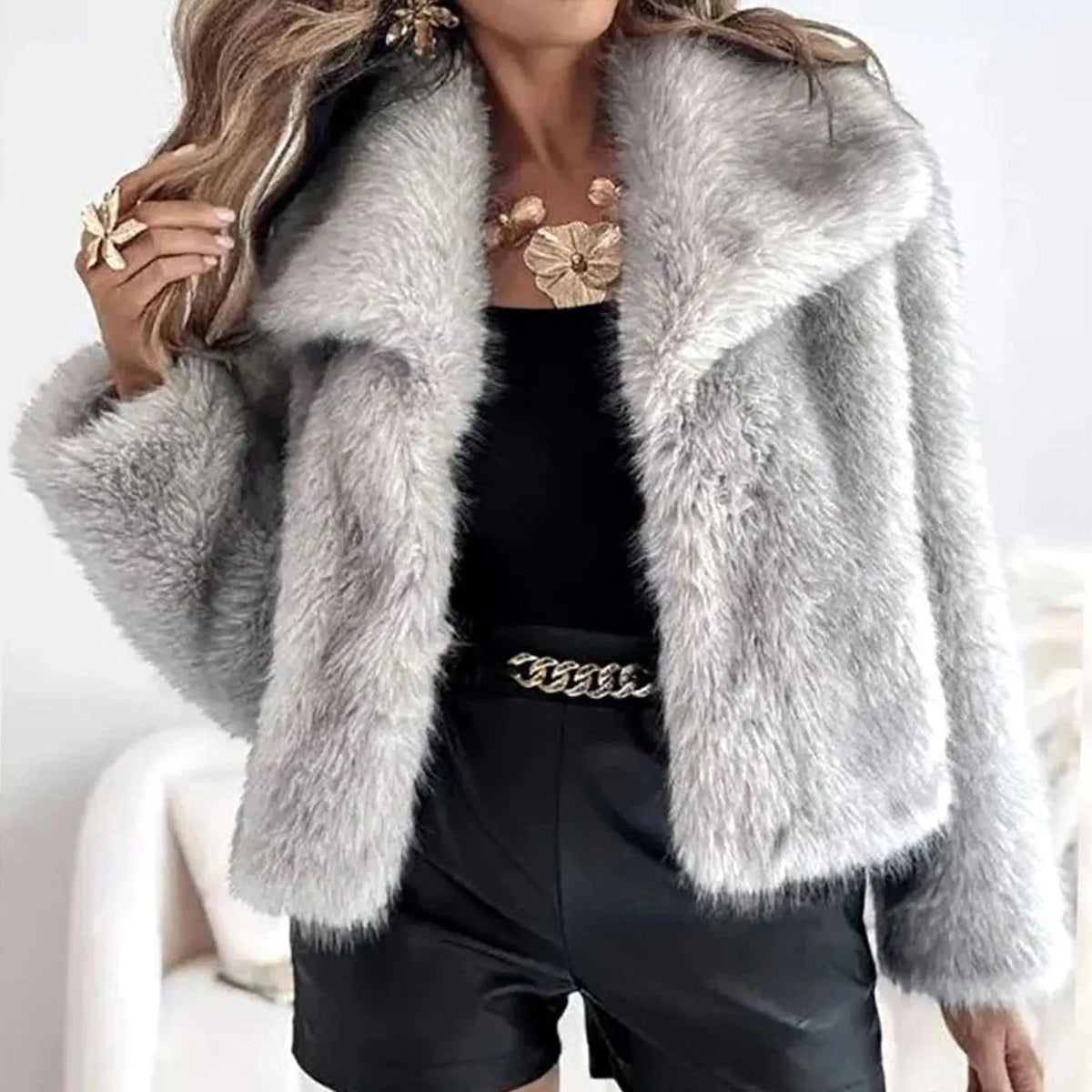 Cropped faux fur jacket in Grey